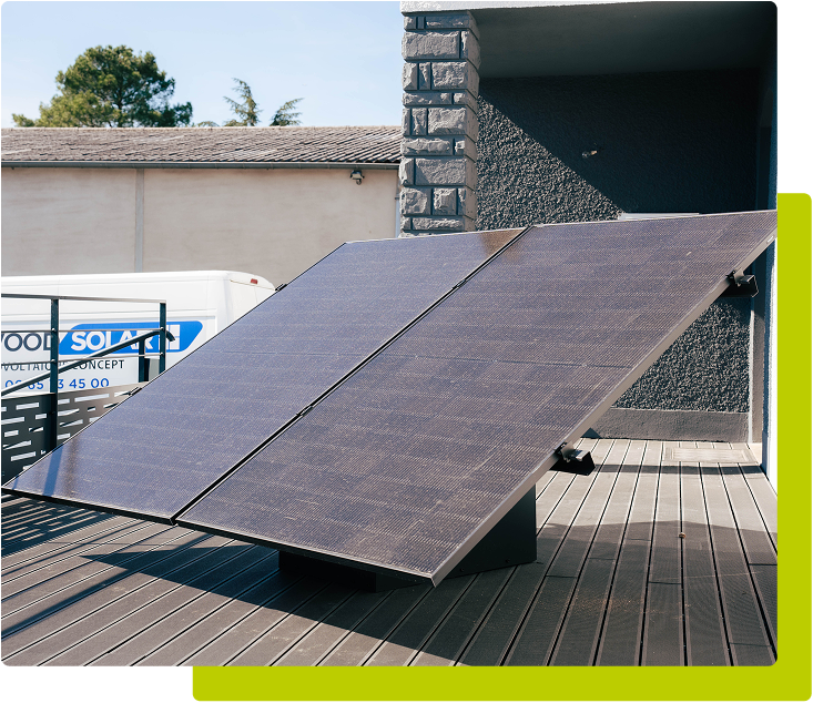 Panneaux solaire devant le showroom techwood solar Albi