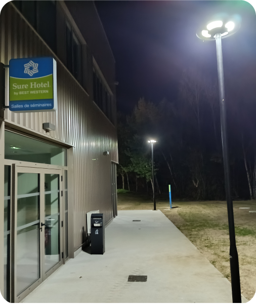 éclairage solaire pour le parking d'un hôtel